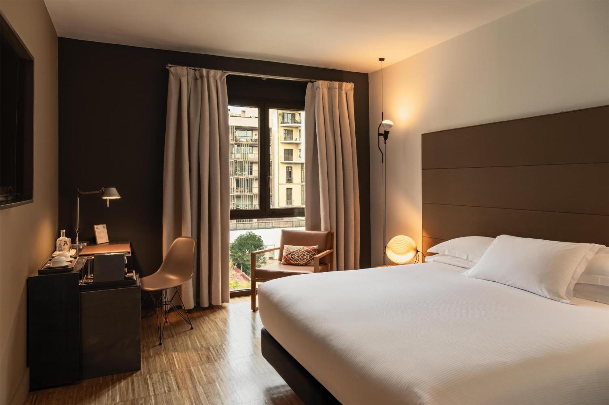Alexandra Barcelona Hotel, Curio Collection By Hilton — Foto 1